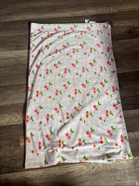Soft Cherry Print Fleece Throw Blanket - White/Pink